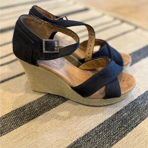 Tom’s Wedge Sandals Size 7